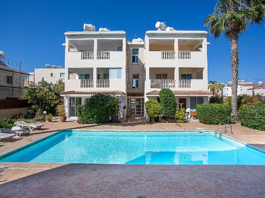 133142_20 1 bed apartment for sale Universal