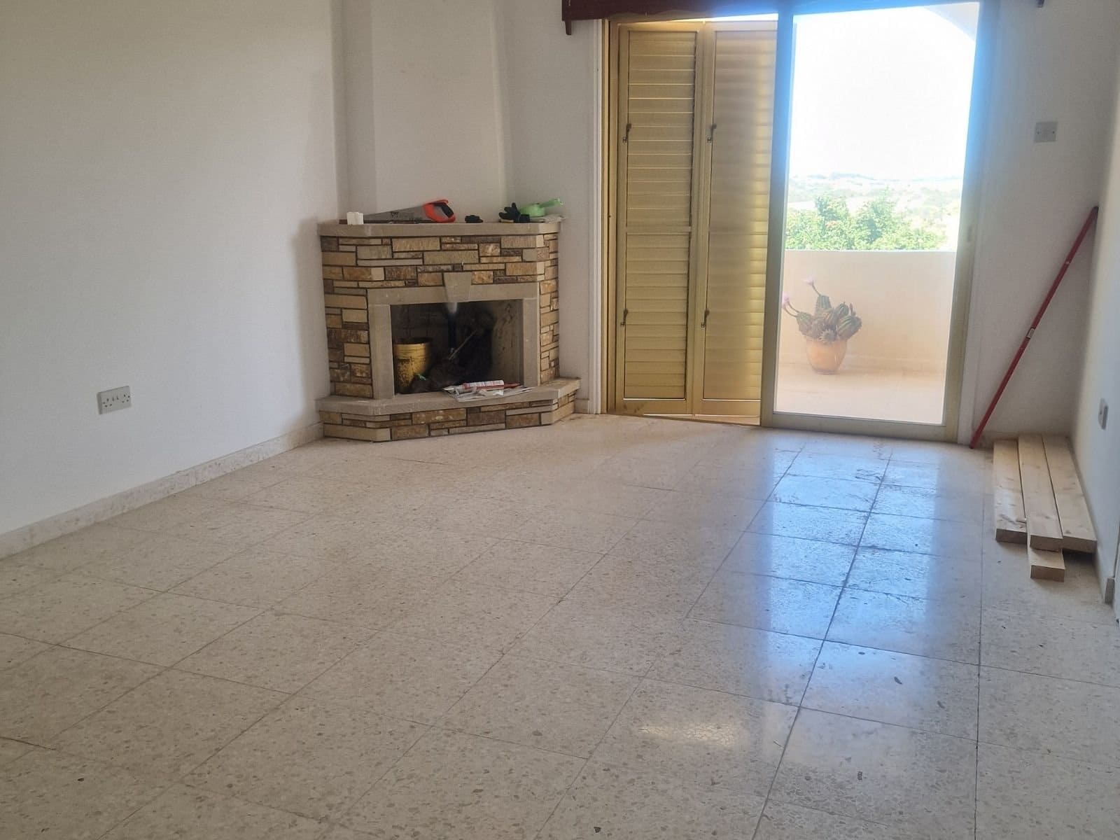10 Charming Country Estate with Sea Views on 6,000m² Land Near Zygi