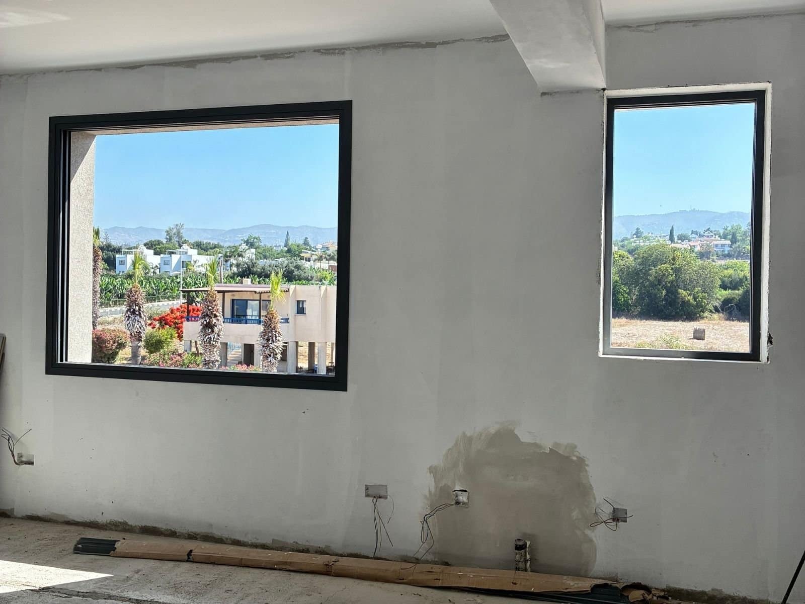 1 Luxury brand New 2 Bedroom and 2 Bathroom Seaview Apartment 150m from the Beach