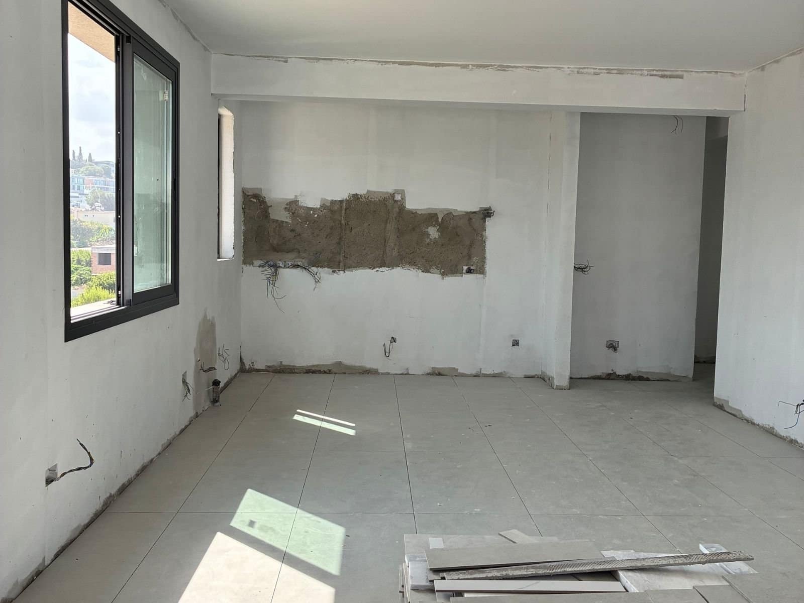 4 Luxury brand New 2 Bedroom and 2 Bathroom Seaview Apartment 150m from the Beach