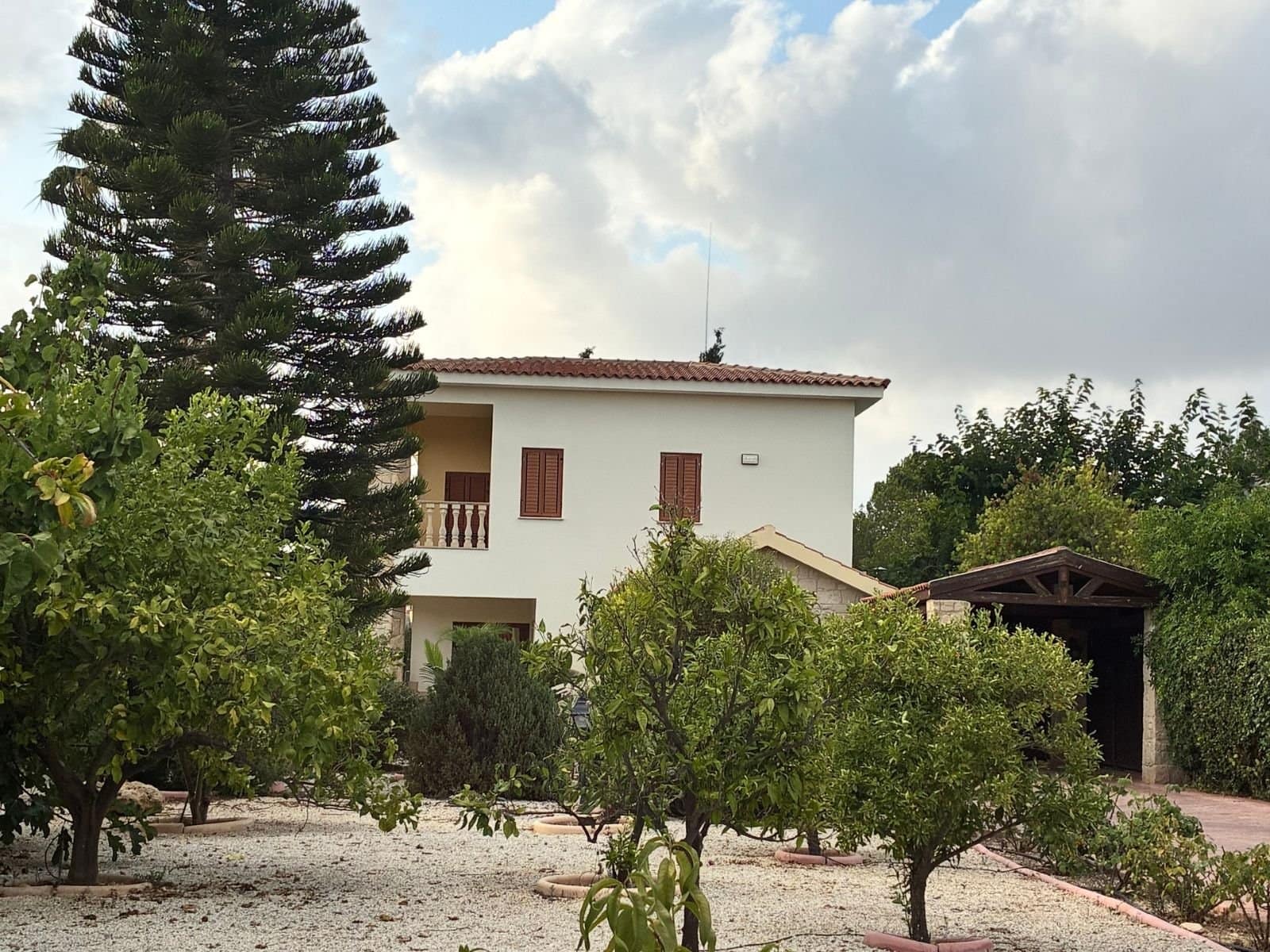 **Beautiful 5-Bedroom Villa in Konia – Spacious Plot with Private Pool, Parking & Mature Gardens ** **Beautiful 5-Bedroom Villa in Konia – Spacious Plot with Private Pool, Parking & Mature Gardens **