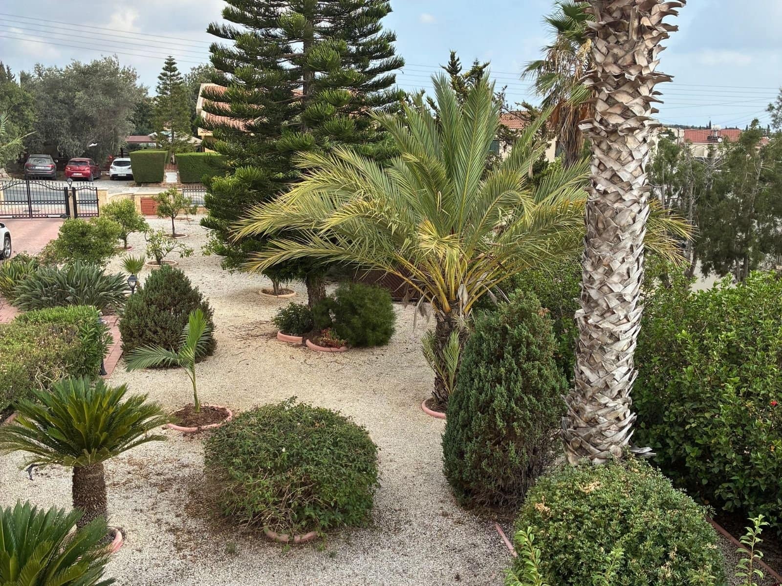 **Beautiful 5-Bedroom Villa in Konia – Spacious Plot with Private Pool, Parking & Mature Gardens** **Beautiful 5-Bedroom Villa in Konia – Spacious Plot with Private Pool, Parking & Mature Gardens**