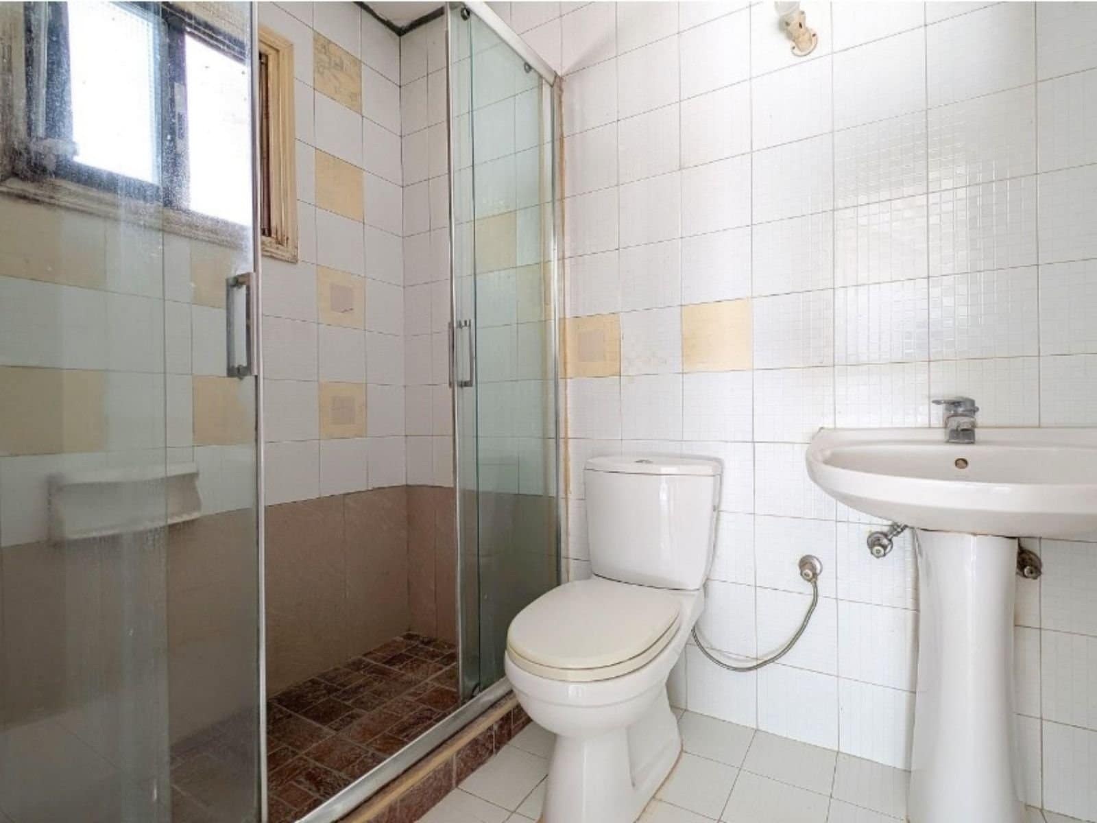 Bathroom of 4 Bedroom Bungalow in Anarita paphos with large plot Bathroom of 4 Bedroom Bungalow in Anarita paphos with large plot