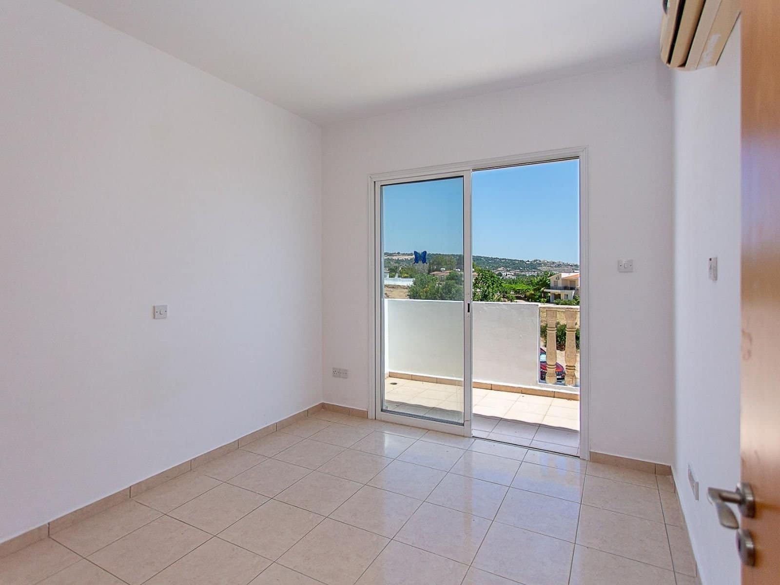 Balcony of 1 bedroom in tala paphos Balcony of 1 bedroom in tala paphos