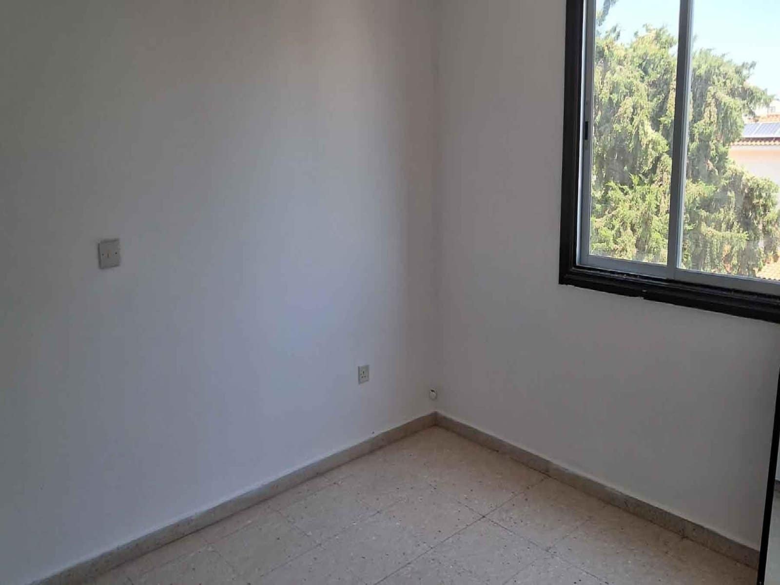 6 2 Bedroom apartment in Kato Paphos with title deeds