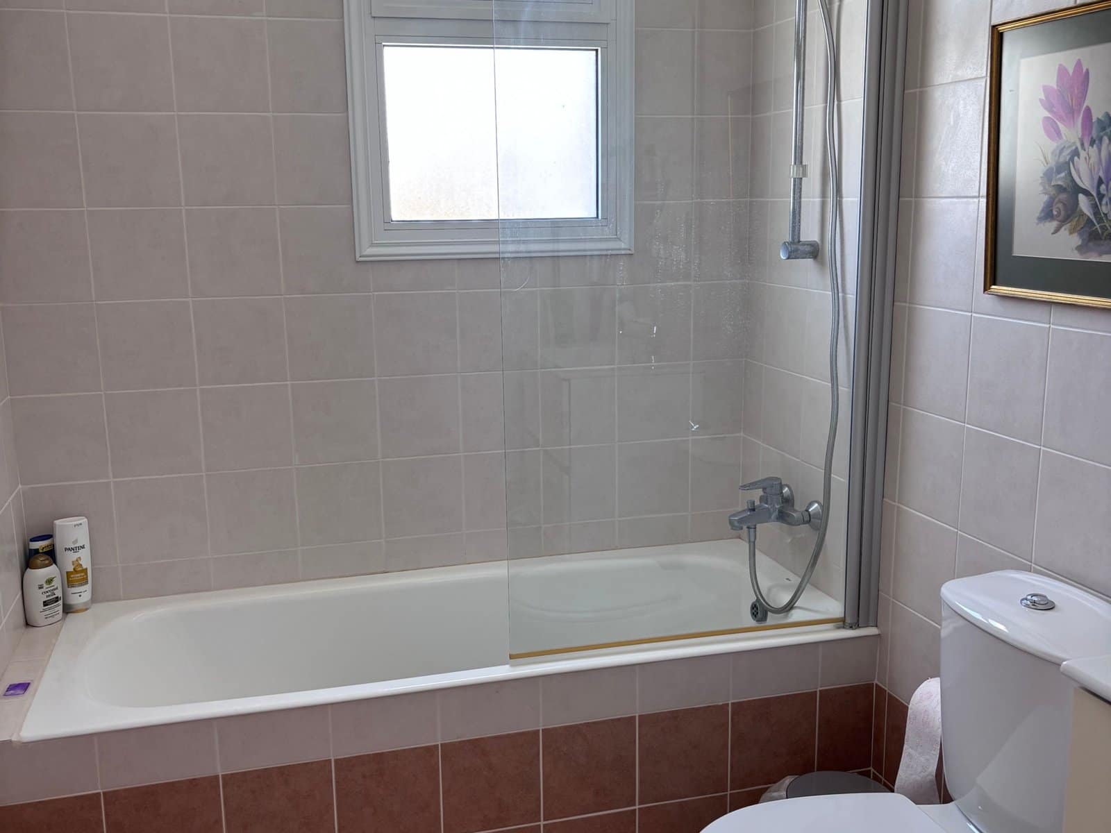 Bath in the 2 bedroom apartment in Chloraka Bath in the 2 bedroom apartment in Chloraka